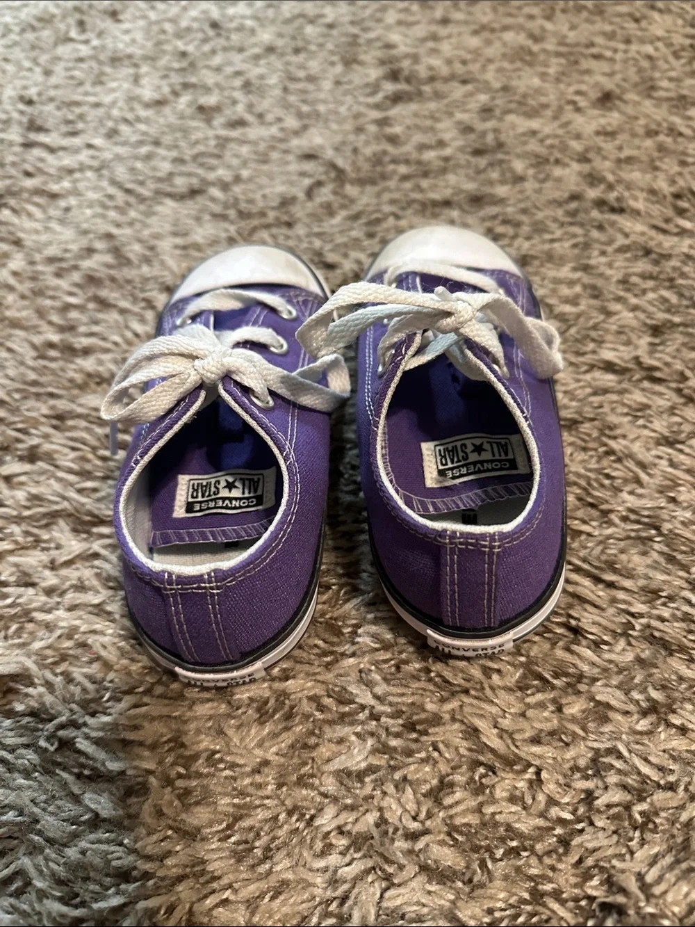 Converse Kids Low Top Sneaker - Purple and White h